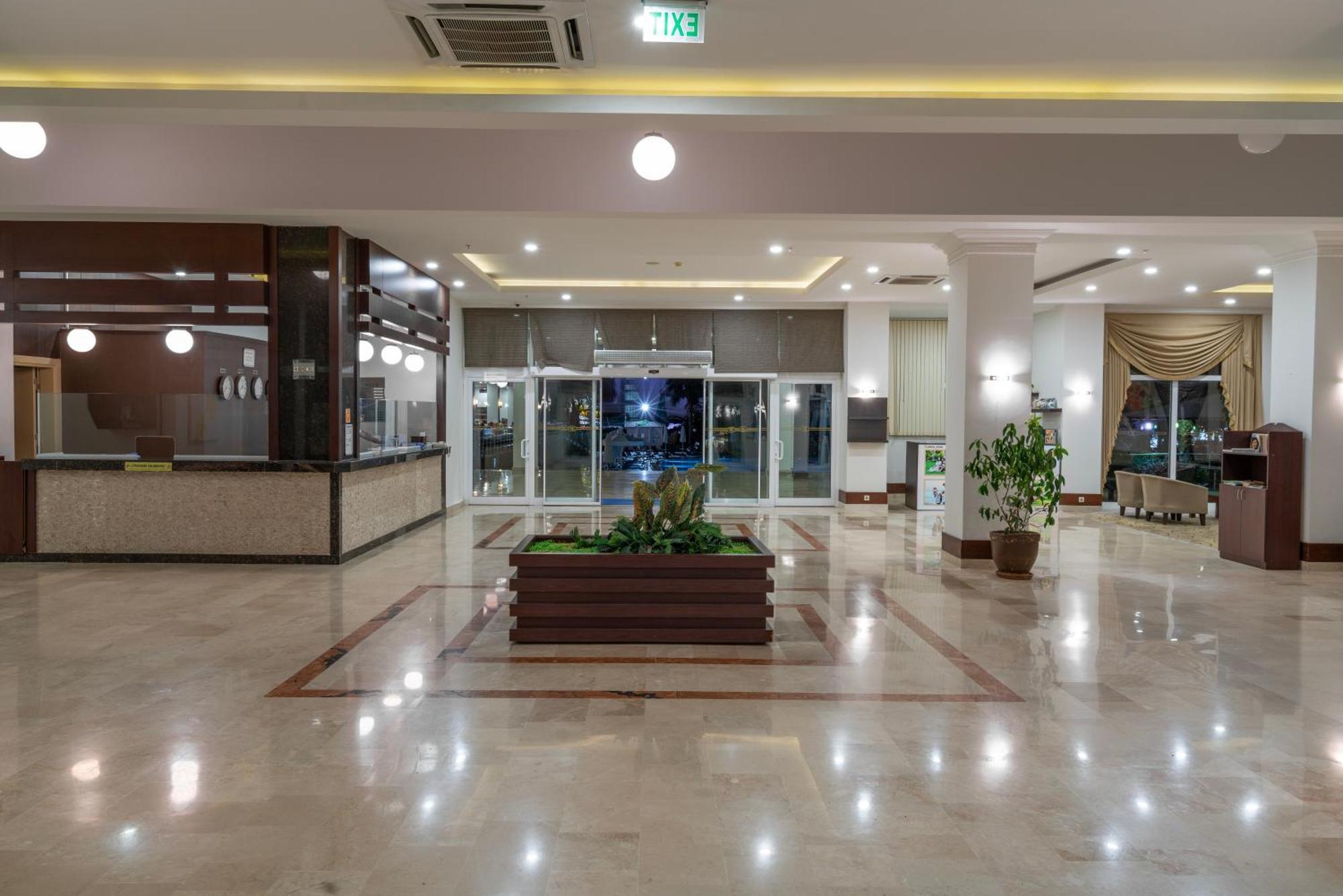 Otel White Lilyum 4*
